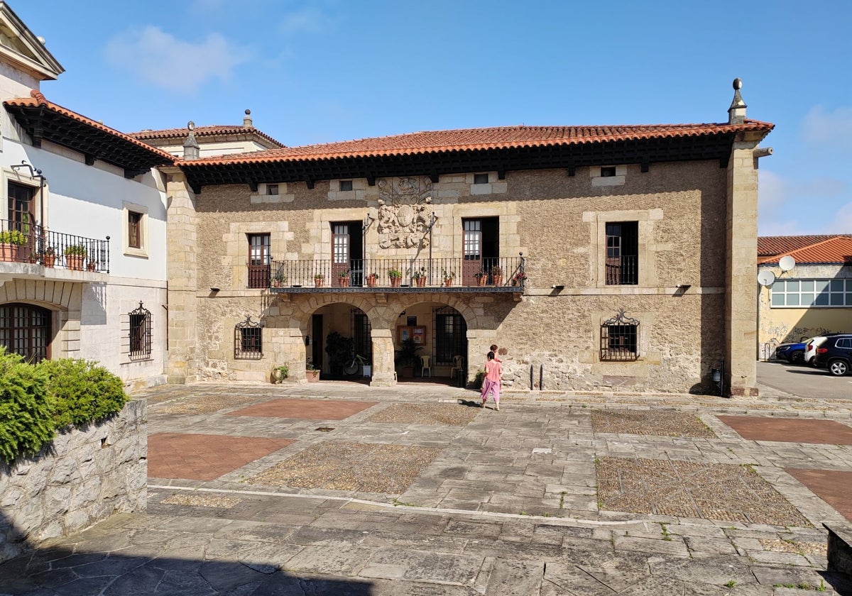 Sede del Ayuntamiento de Camargo donde este jueves se ha celebrado el Pleno extraordinario.