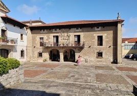 Sede del Ayuntamiento de Camargo donde este jueves se ha celebrado el Pleno extraordinario.