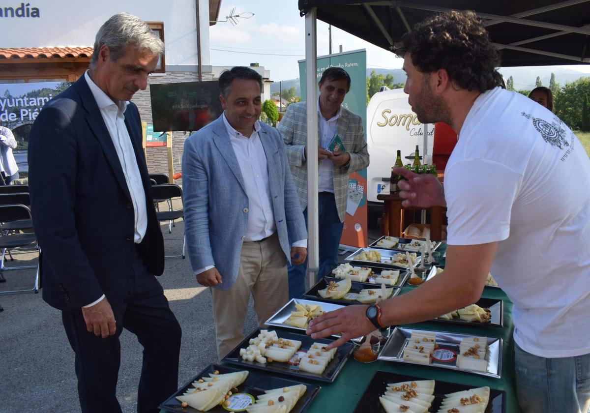 El alcalde, Carlos Caramés, participó en la prueba y degustación.