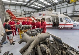 Clase práctica en el hangar del Centro Integrado número 1 de Santander.