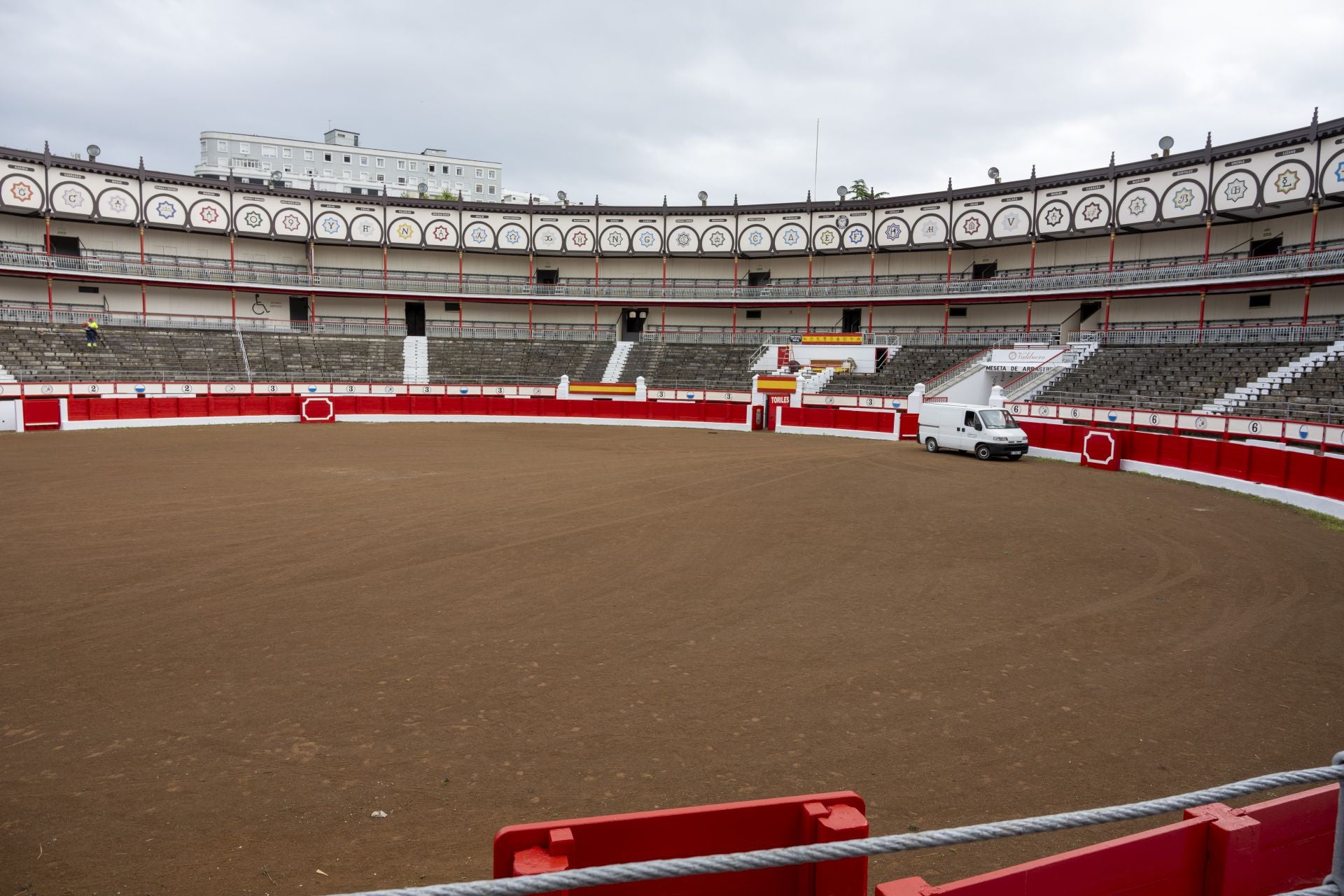 La plaza de toros se prepara para la Feria 2024. Pese a sus 134 años, se conserva en forma, sin achaques