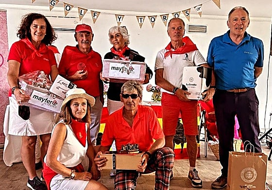 Entrega de premios del torneo de golf entre aficionados taurinos.
