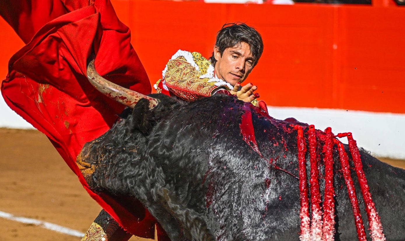 Sebastián Castella estoquea al primero de la tarde