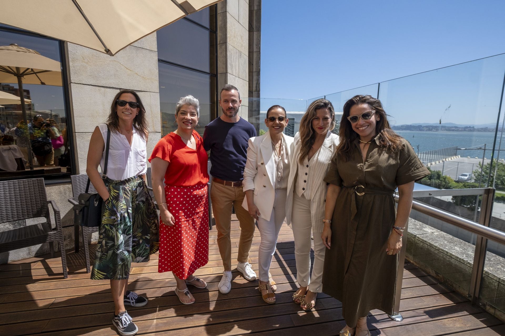 Ángela Zubieta, Carmen Pérez, Quique Gutiérrez, Ana Piñera, Paula Corredera y Jennifer Jaramillo.