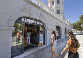 La cadena de hamburguesas Burger King ya ha abierto al público en su nueva ubicación de la Plaza de Italia.