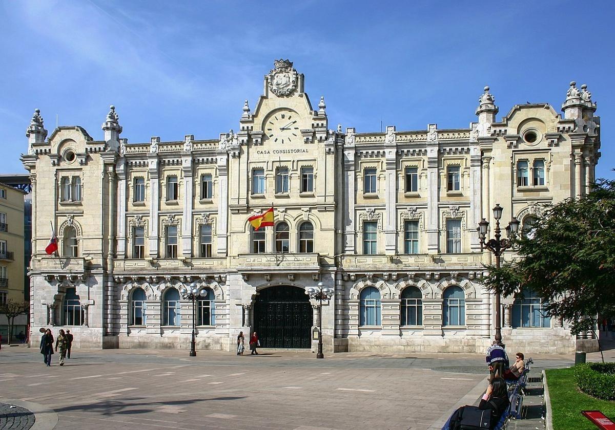 Vista de la fachada del Ayuntamiento de Santander.