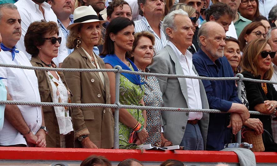 La infanta en el tendido uno de la plaza. 