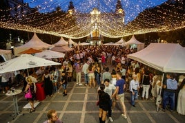 Casetas de la Feria de Día en la Plaza de Pombo, en pleno centro de la ciudad.