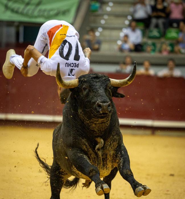 Ángel González, 'Pechu', en un salto en Burgos.