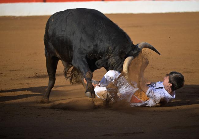 Asier Martín resultó volteado al dar u nquiebro.