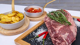 Menú para dos de chuletón de 1kg, con entrante, postres y bebidas por 45€