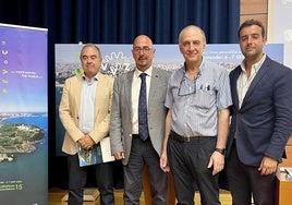 Marcos López, director médico de Idival; César Pascual, Consejero de Salud; Alfonso Borragán, presidente del comité organizador, y Fran Arias, concejal de Turismo de Santander