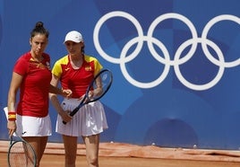 Sara Sorribes y Cristina Bucsa, durante su encuentro ante Carlé y Podoroska.