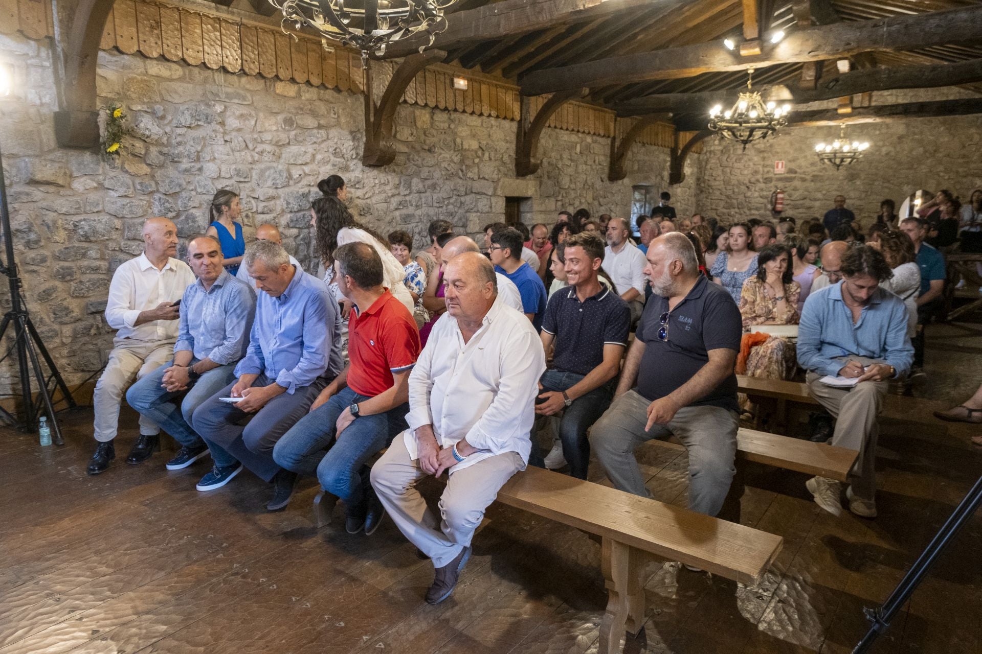 Entre los asistentes hubo alcaldes, concejales y personal técnico.