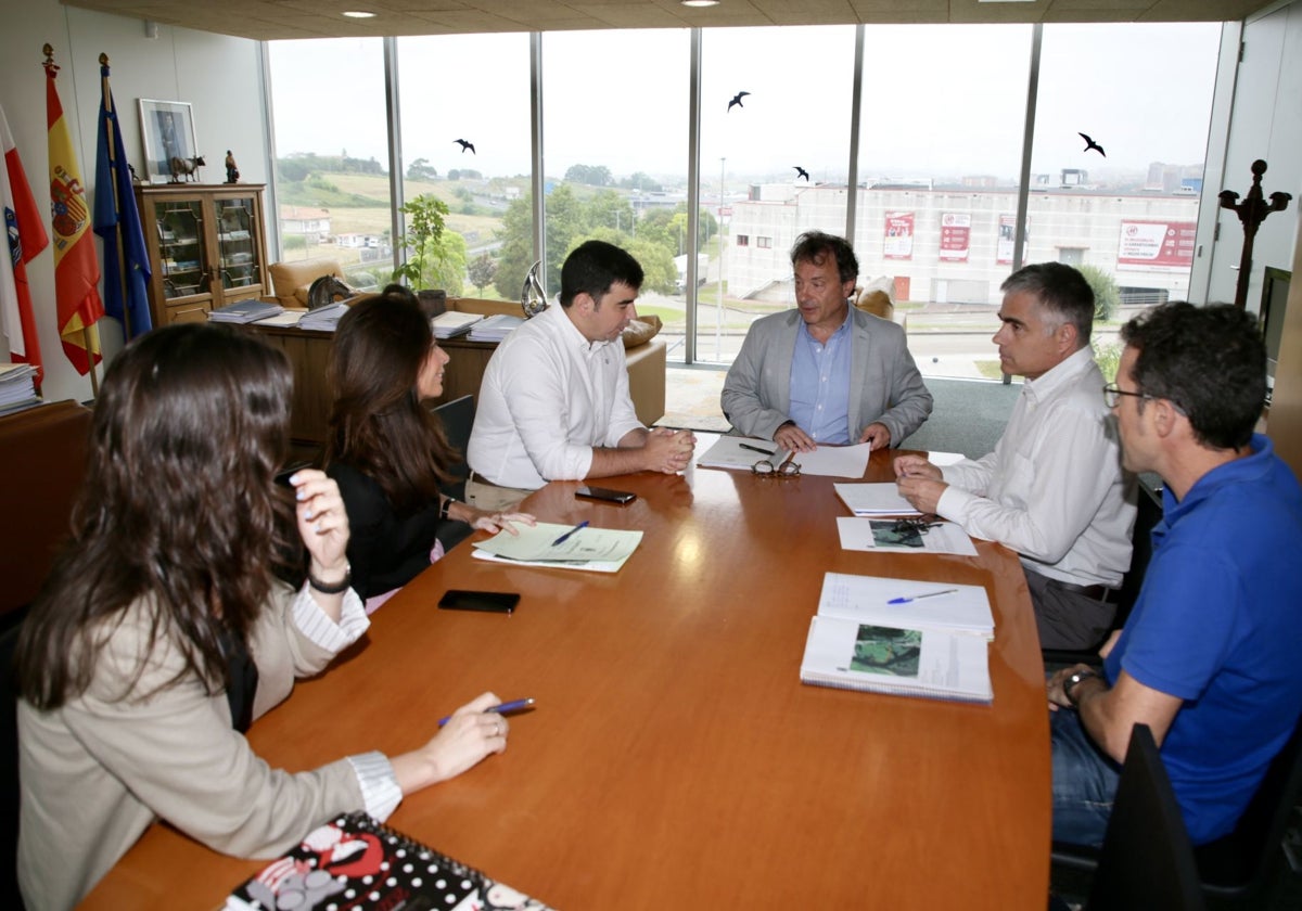 Reunión entre la Corporación de Limpias y la Consejería de Desarrollo Rural.