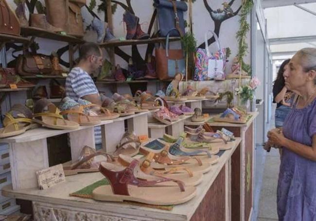 Fotografía de archivo de la pasada edición de la feria de artesanía