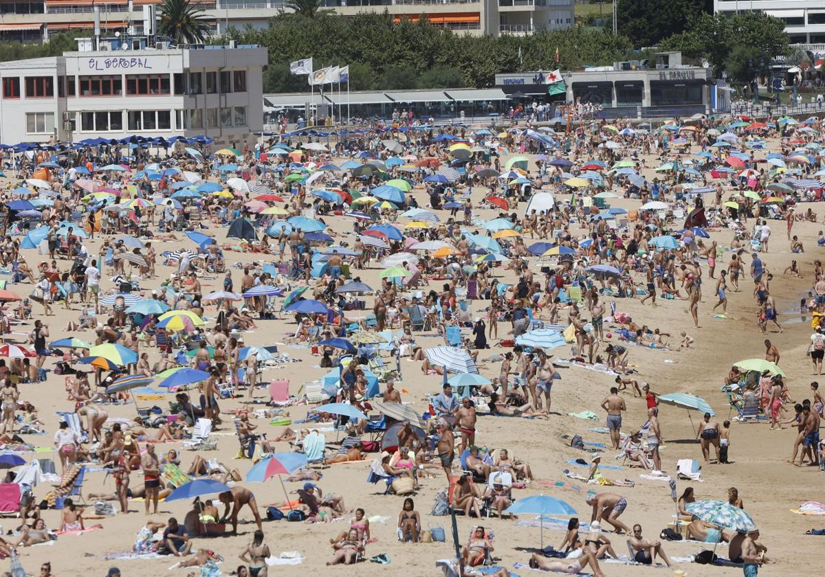 Un mes de julio poco veraniego ayuda a mantener a cero la cifra de ahogados en las playas