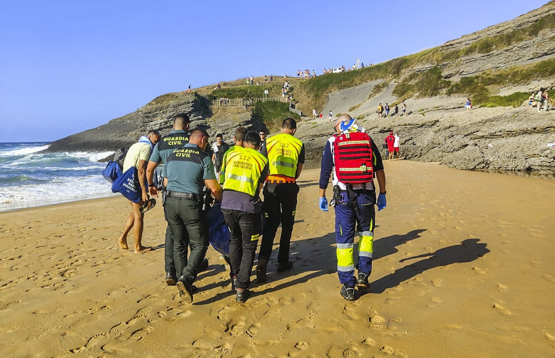 El 112 ha tenido un fin de semana intenso. Rescate, el domingo, en la playa de Antuerto (Bareyo).