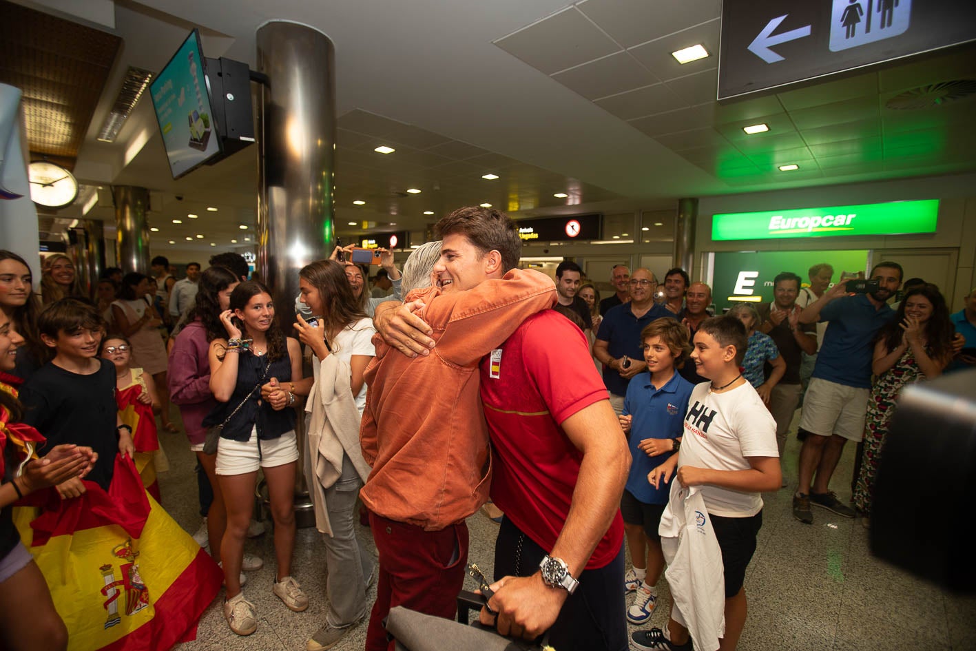 El primer abrazo de la tarde