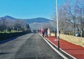 Para llegar a Silió por carretera solo se puede utilizar una vía que parte de Molledo y pasa por Santián.