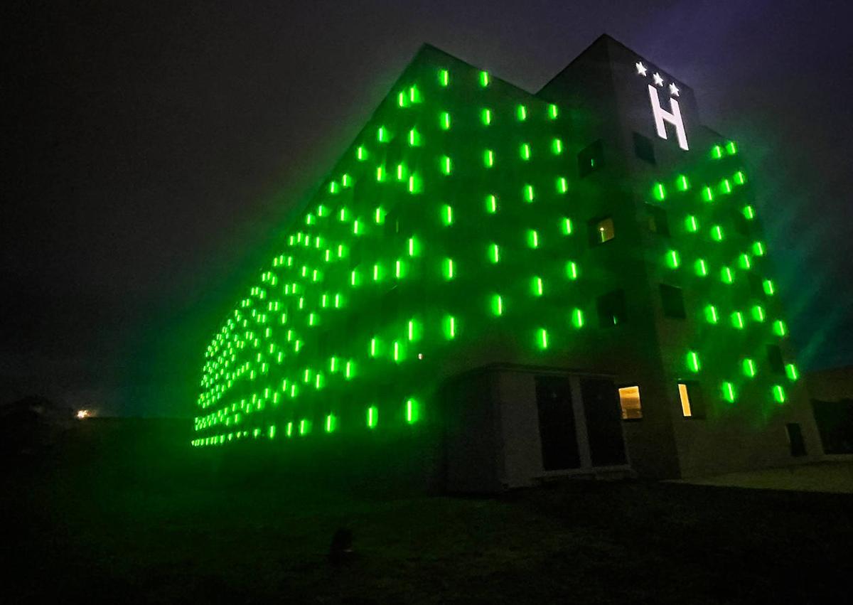 Imagen secundaria 1 - Juego de luces en el hotel Puerta Santander