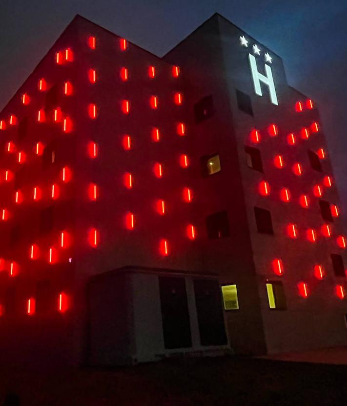 Imagen secundaria 2 - Juego de luces en el hotel Puerta Santander