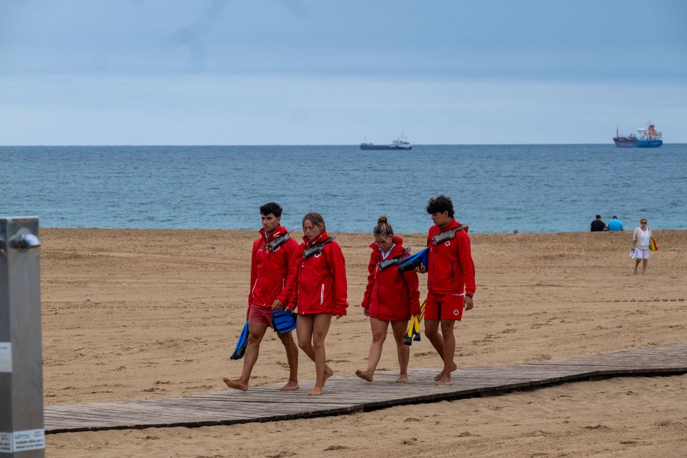 Los socorrista tuvieron el día más tranquilo que cuando se llena de bañistas el arenal