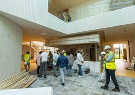 Visita a las obras del centro cívico de Cueto.