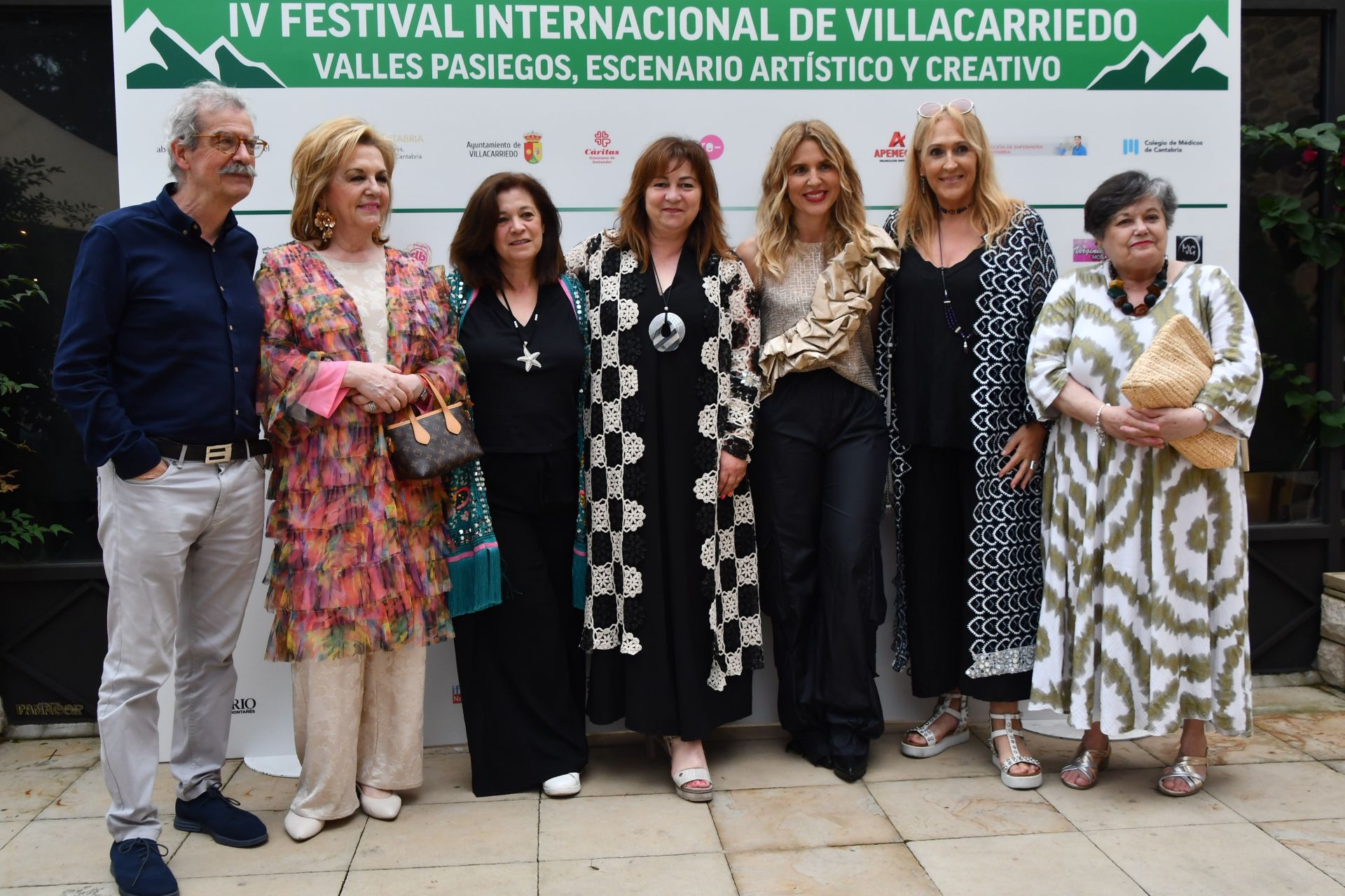 Armando Arconada, María Luisa Alegría, Begoña Magaldi, Paula Alegría, Nora Lavín, Esther Monzón y María Antonia Magaldi Treceño