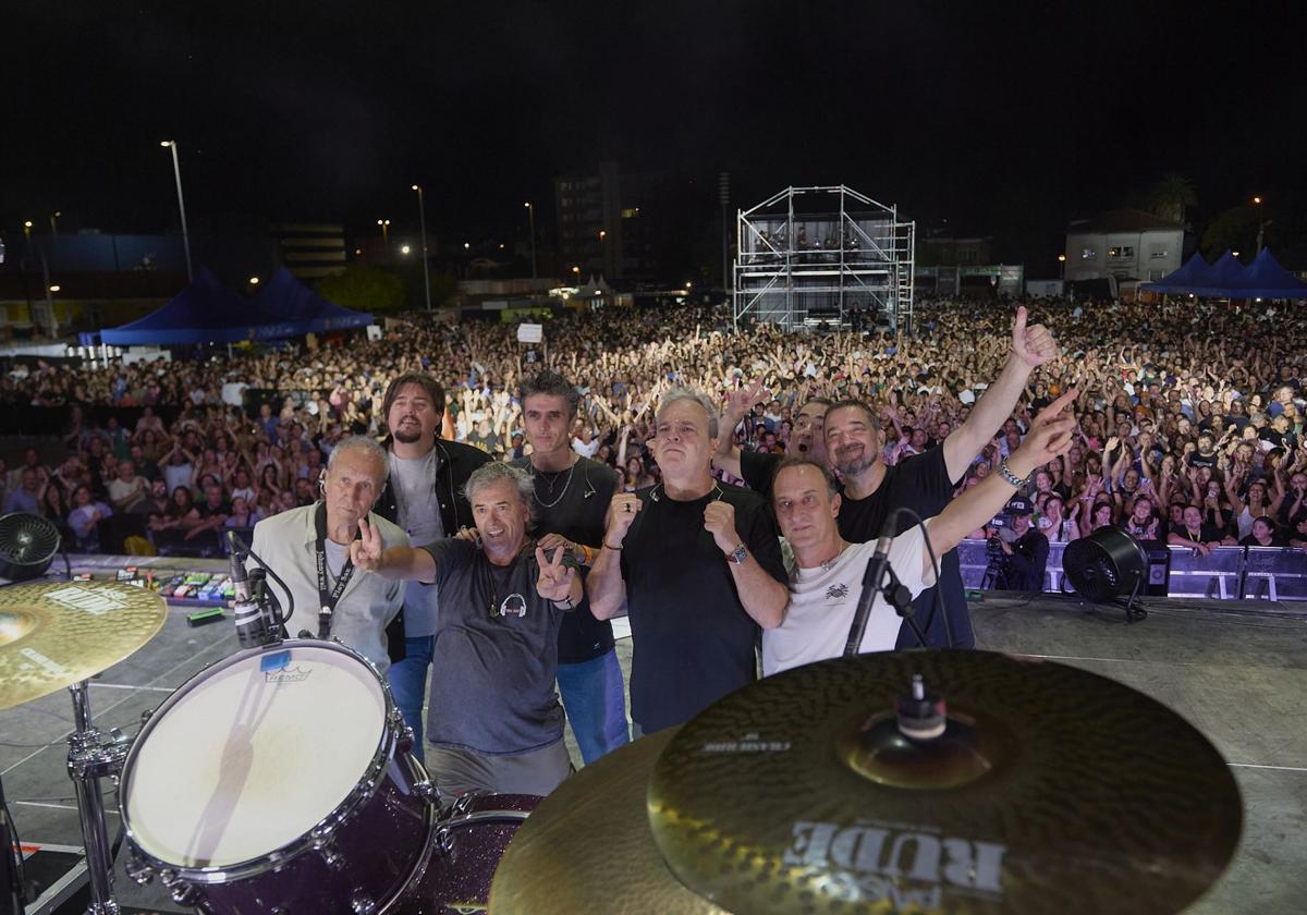 El concierto de anoche de Hombres G llenó el recinto de La Lechera.