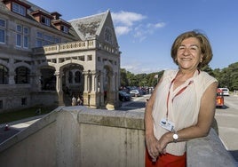 María Teresa Paramio, en el exterior del Palacio de La Magdalena, donde se celebró el Aula Blas Cabrera.