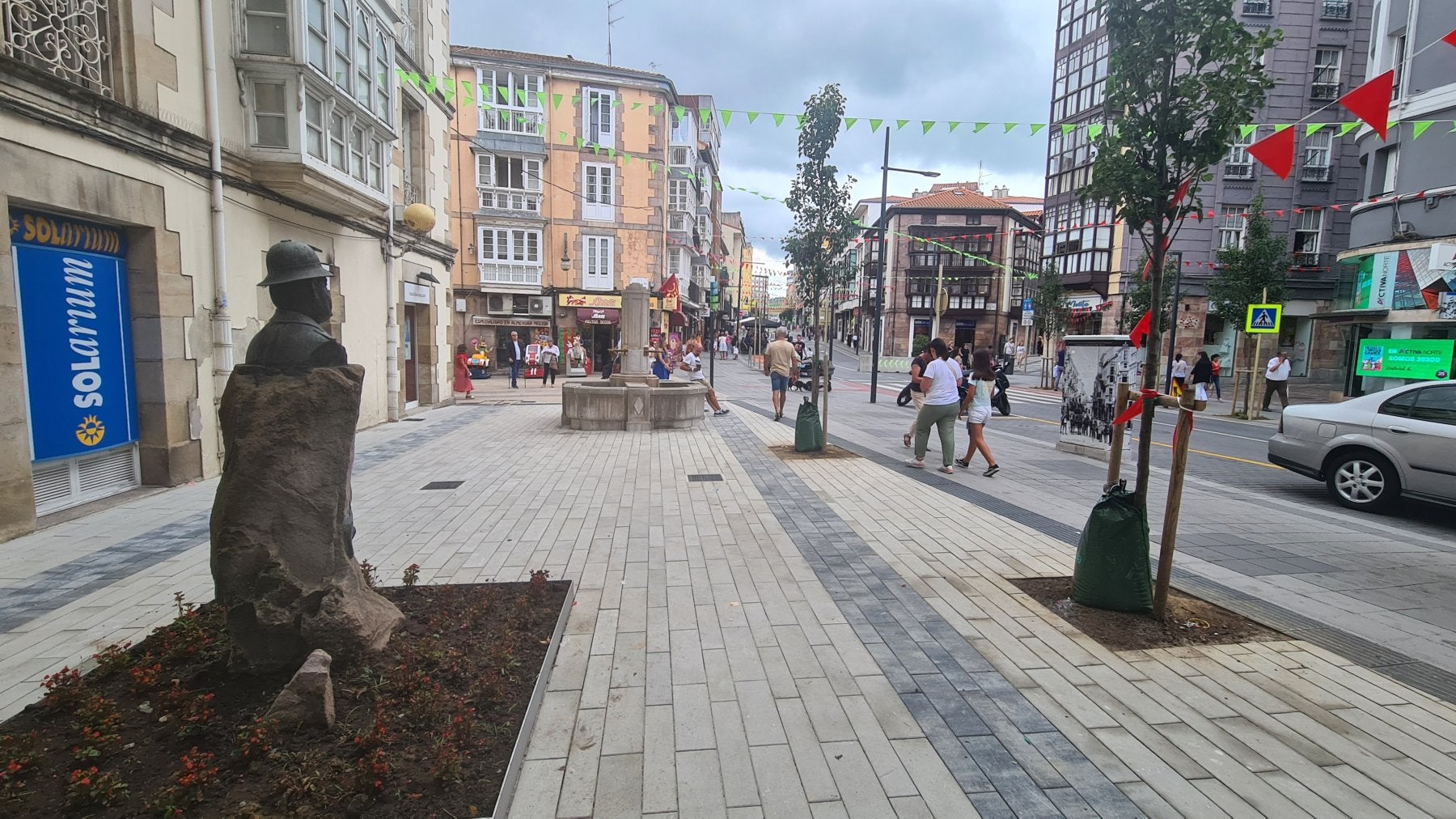 Estado actual de la renovada plaza de Cuatro Caños.