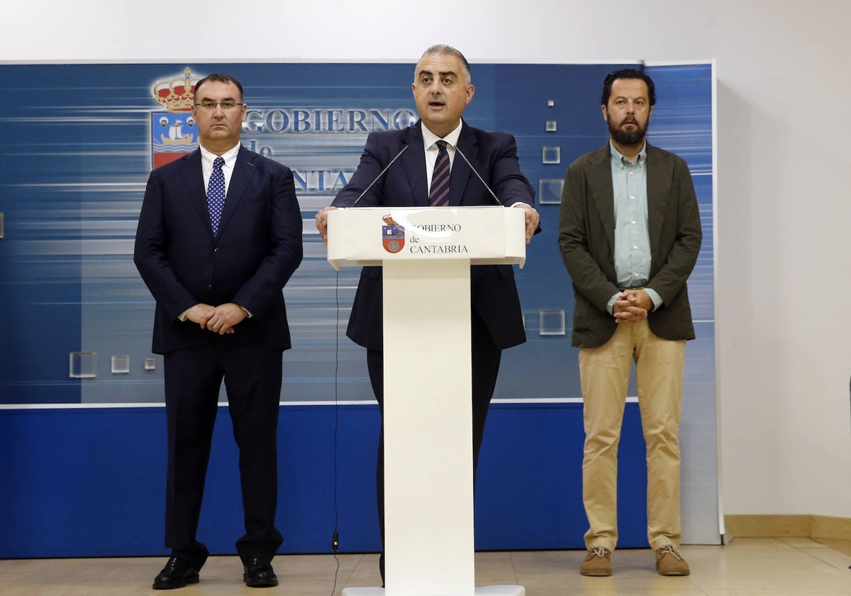 El consejero, Roberto Media, ha comparecido junto al director general de Medio Ambiente, Alberto Quijano, y el subdirector general, Gustavo Merino.