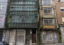 Los dos edificios de la calle Alta que el Ayuntamiento demolerá en los próximos meses.