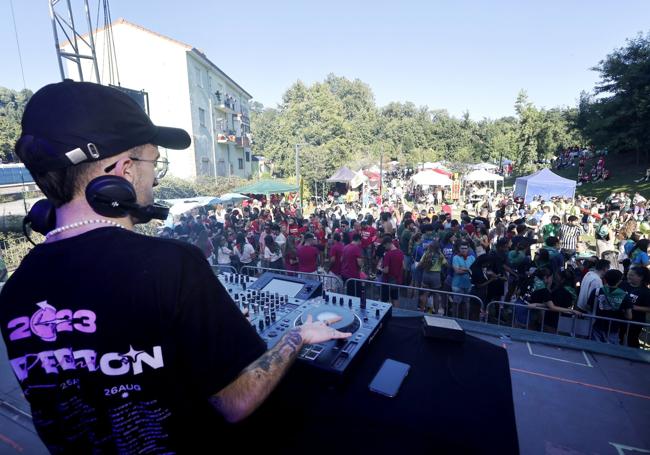 La música fue una de las grandes protagonistas de la jornada, en la que los peñistas celebraron su día grande.