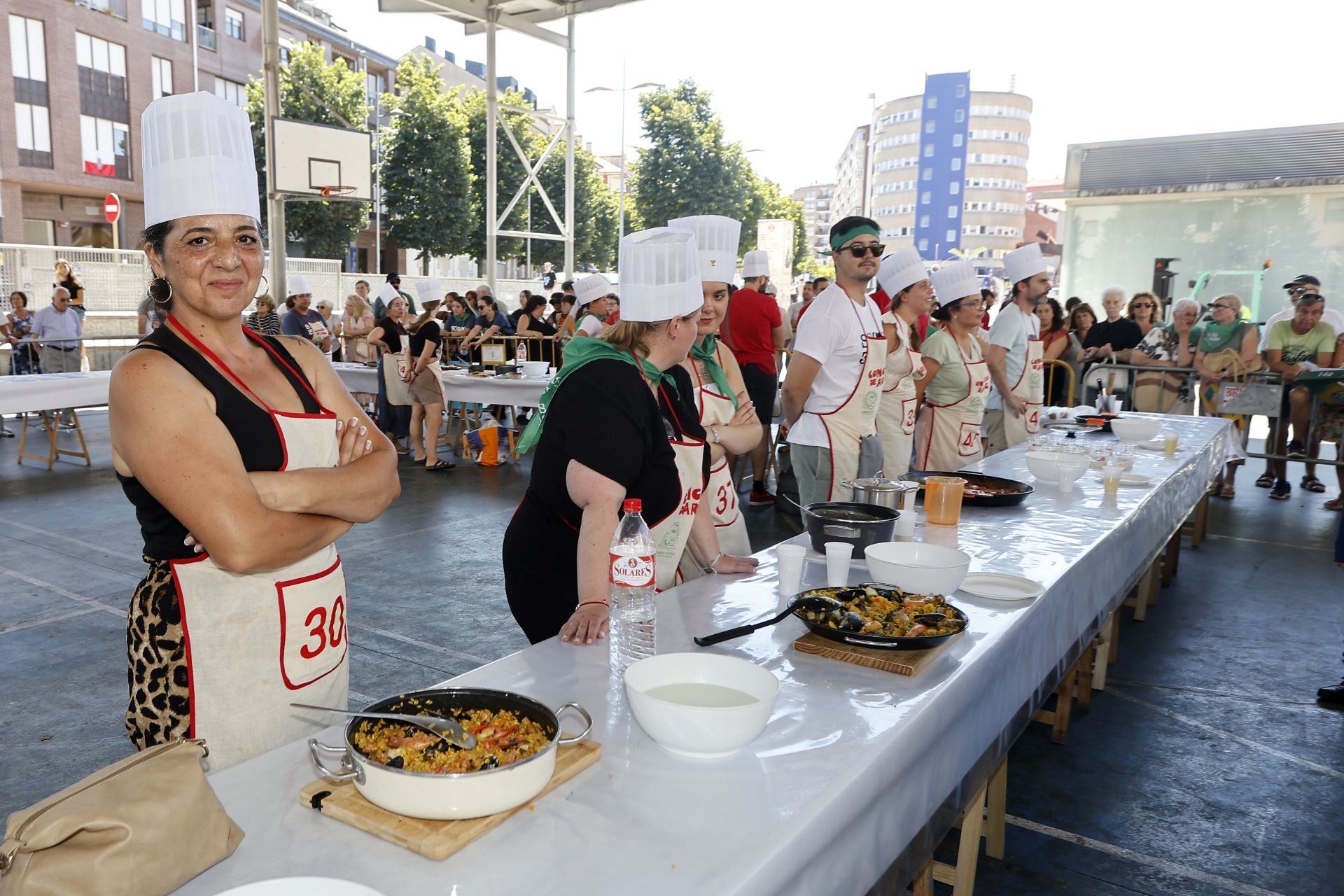 Susana Borja se llevó el premio al mejor plato con una paella de mariscos.