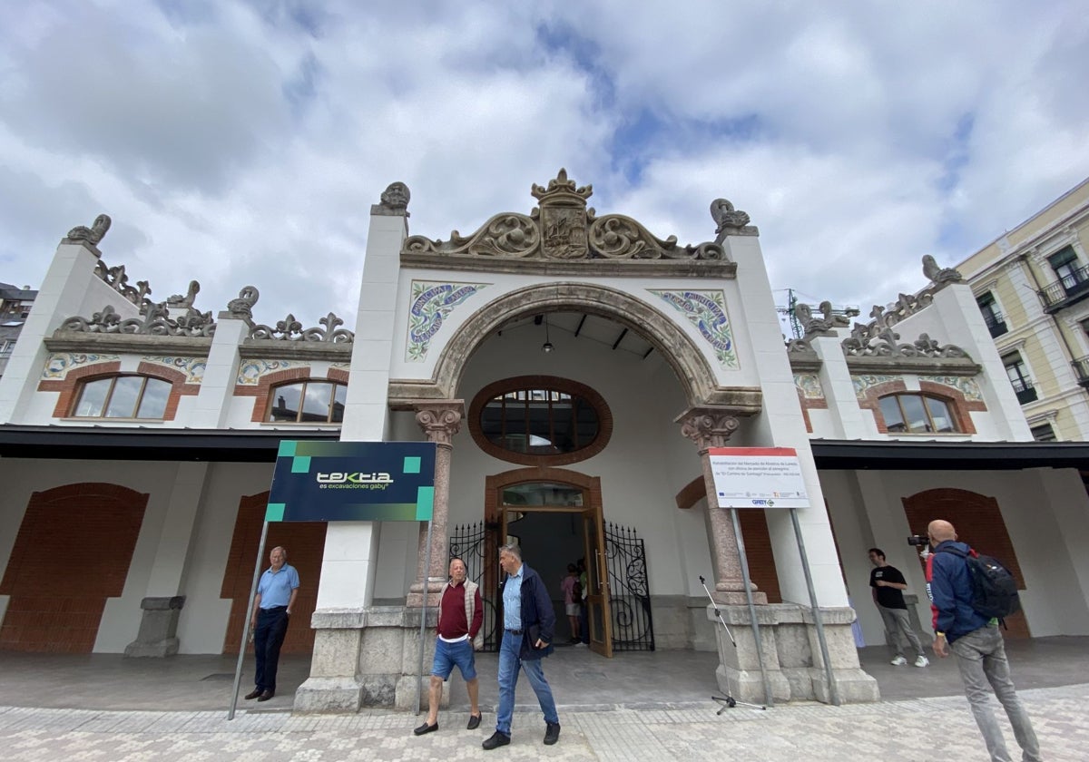 Fachada del mercado de abastos de Laredo.