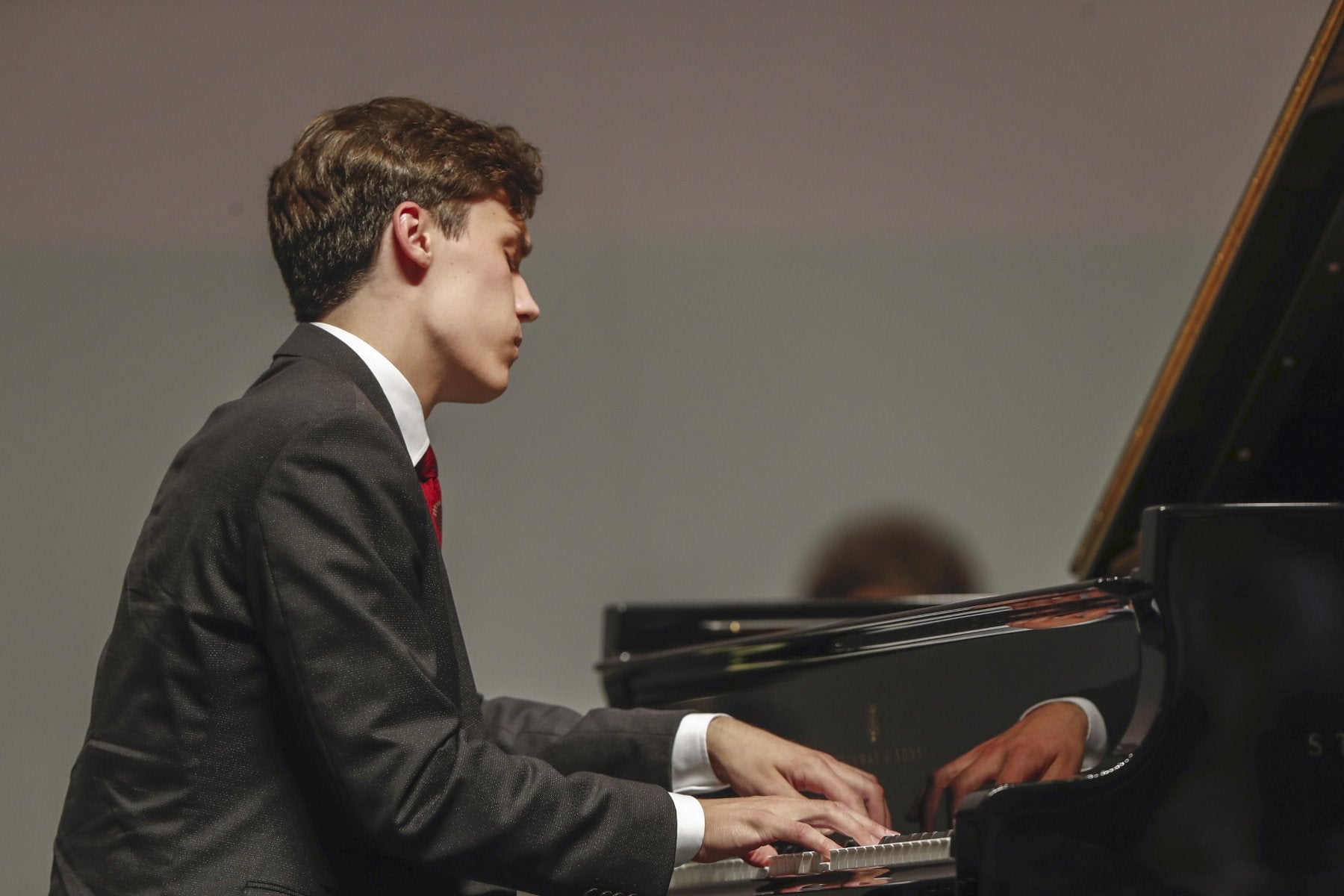 El pianista canadiense durante su interpretación en el Palacio de Festivales donde resultó ganador del Concurso Internacional de Piano.