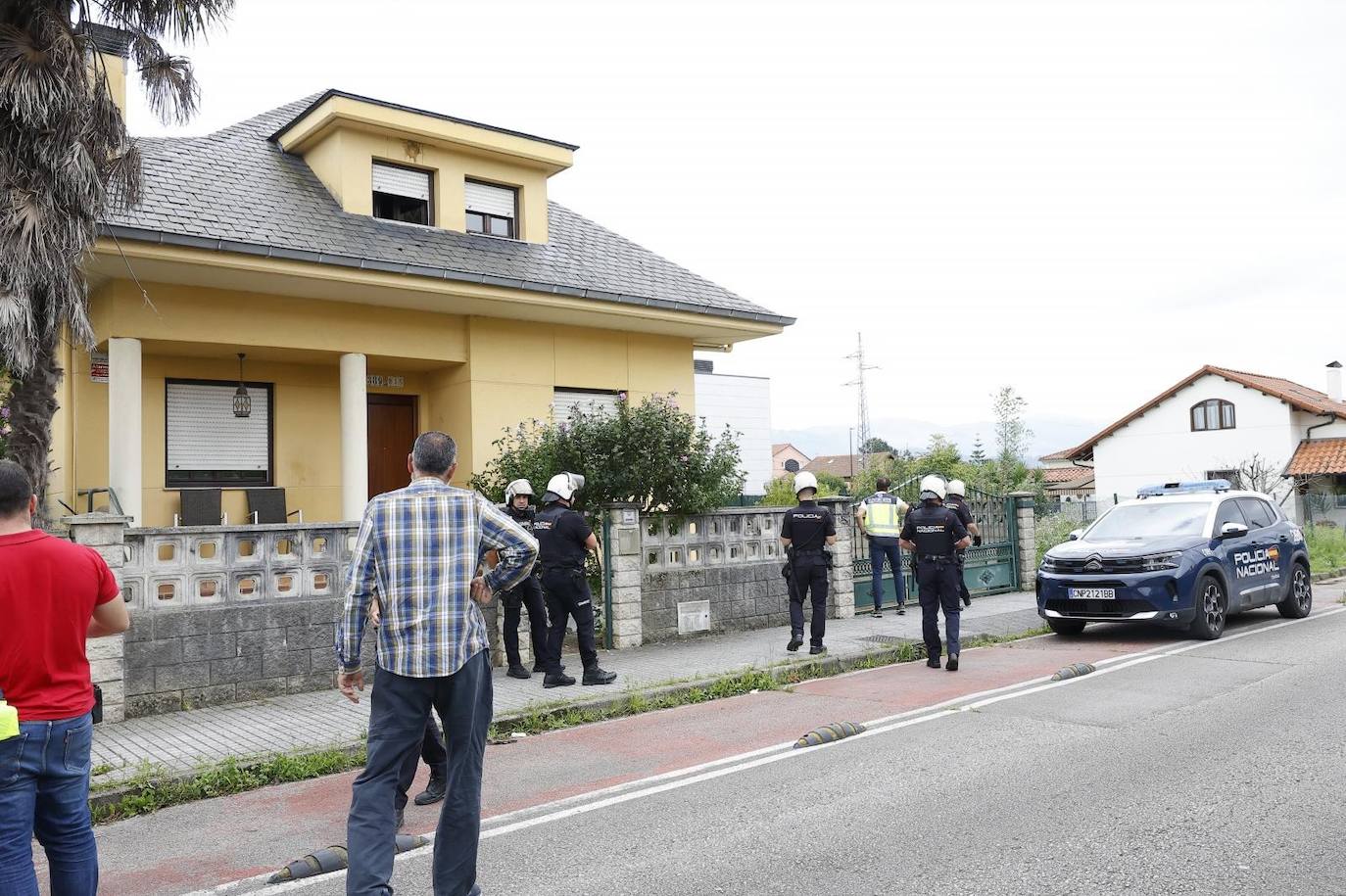 Imágenes de la casa y de la intervención de la Policía.