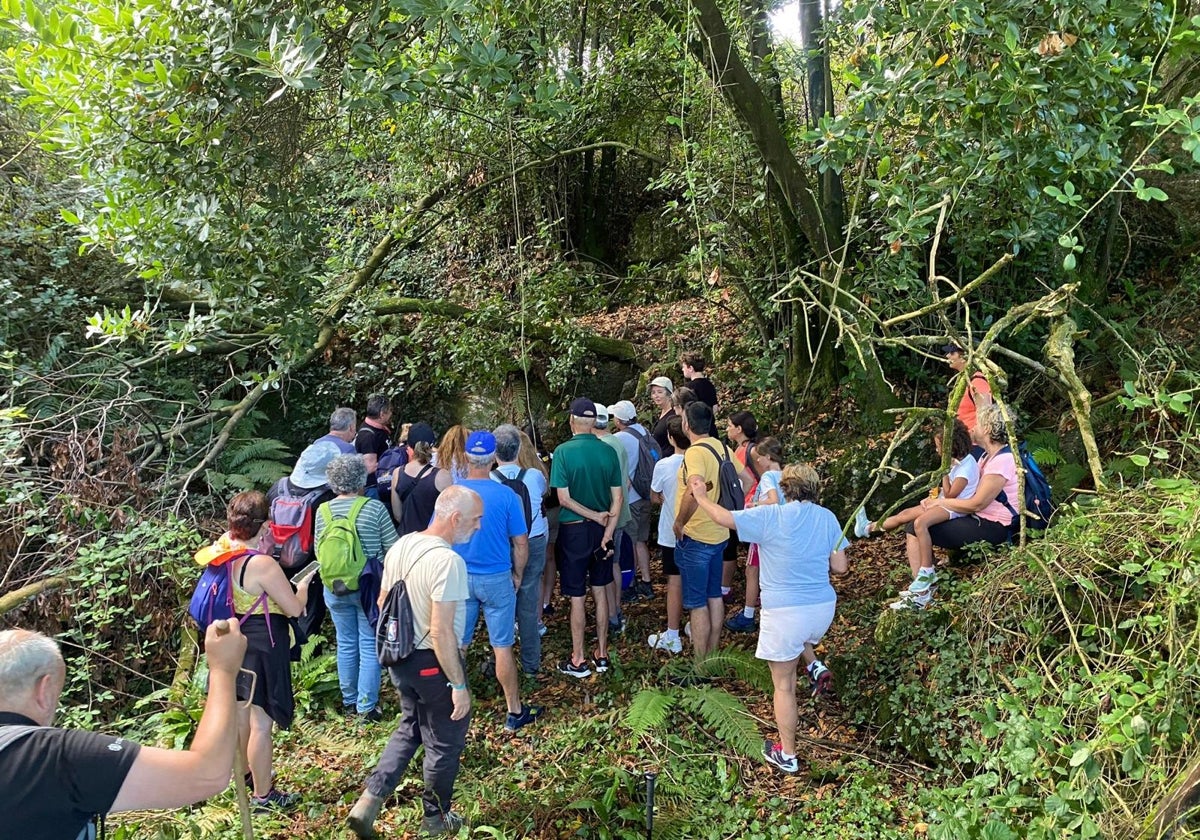 Participantes en la primera actividad organizada, la ruta 'De Cudón a La Pila'