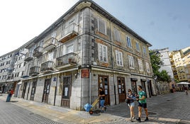 El emblemático bar, cuyo deterioro se aprecia a simple vista, se encuentra en el centro del municipio.