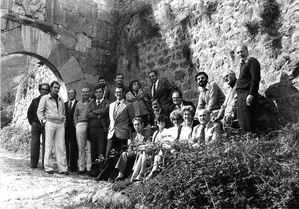 Visita miembros CEM. Academia de Caballería Colio, 1977.