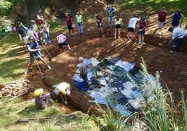 Los voluntarios de la organización Bosques de Cantabria, este sábado, en el Parque de la Naturaleza de Cabárceno.