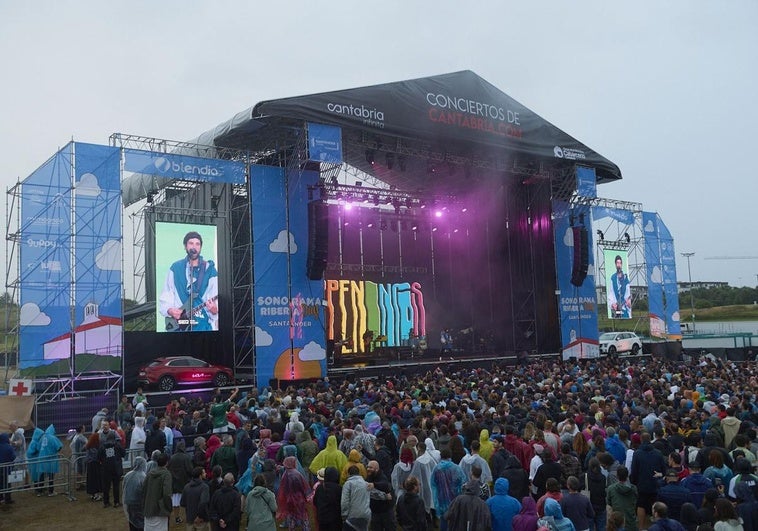 Kasabian, ayer, sobre el escenario de la Virgen del Mar.