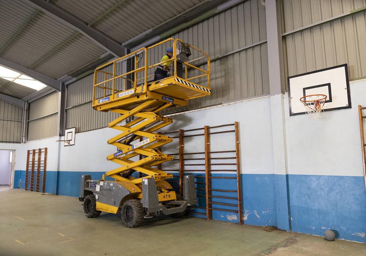 Avance de las obras de rehabilitación del pabellón del colegio Marqués de Estella.