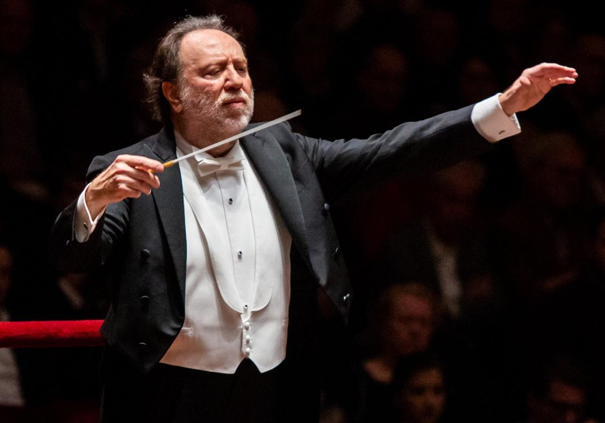 El maestro Riccardo Chailly lleva casi una década al frente de la formación italiana.