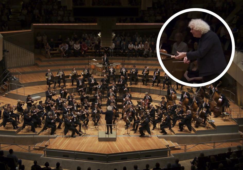 Interpretando la sexta sinfonía de Anton Bruckner bajo la batuta de Simon Rattle, director principal de la Orquesta Filarmónica de Berlín desde 2002 hasta 2017. En la actualidad dirige la Sinfónica de Londres.