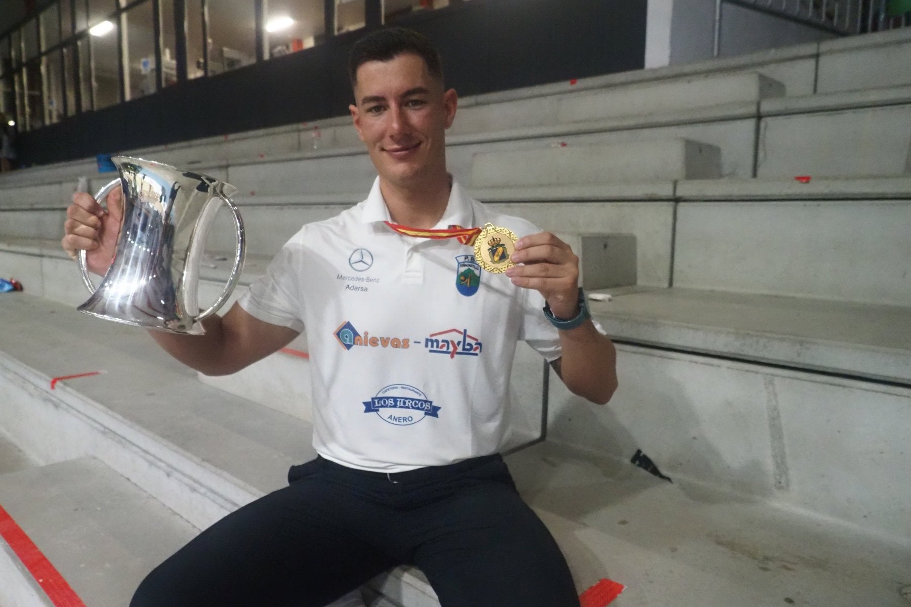 Víctor González, tras ganar en la bolera de Treceño su quinto título de campeón de España.