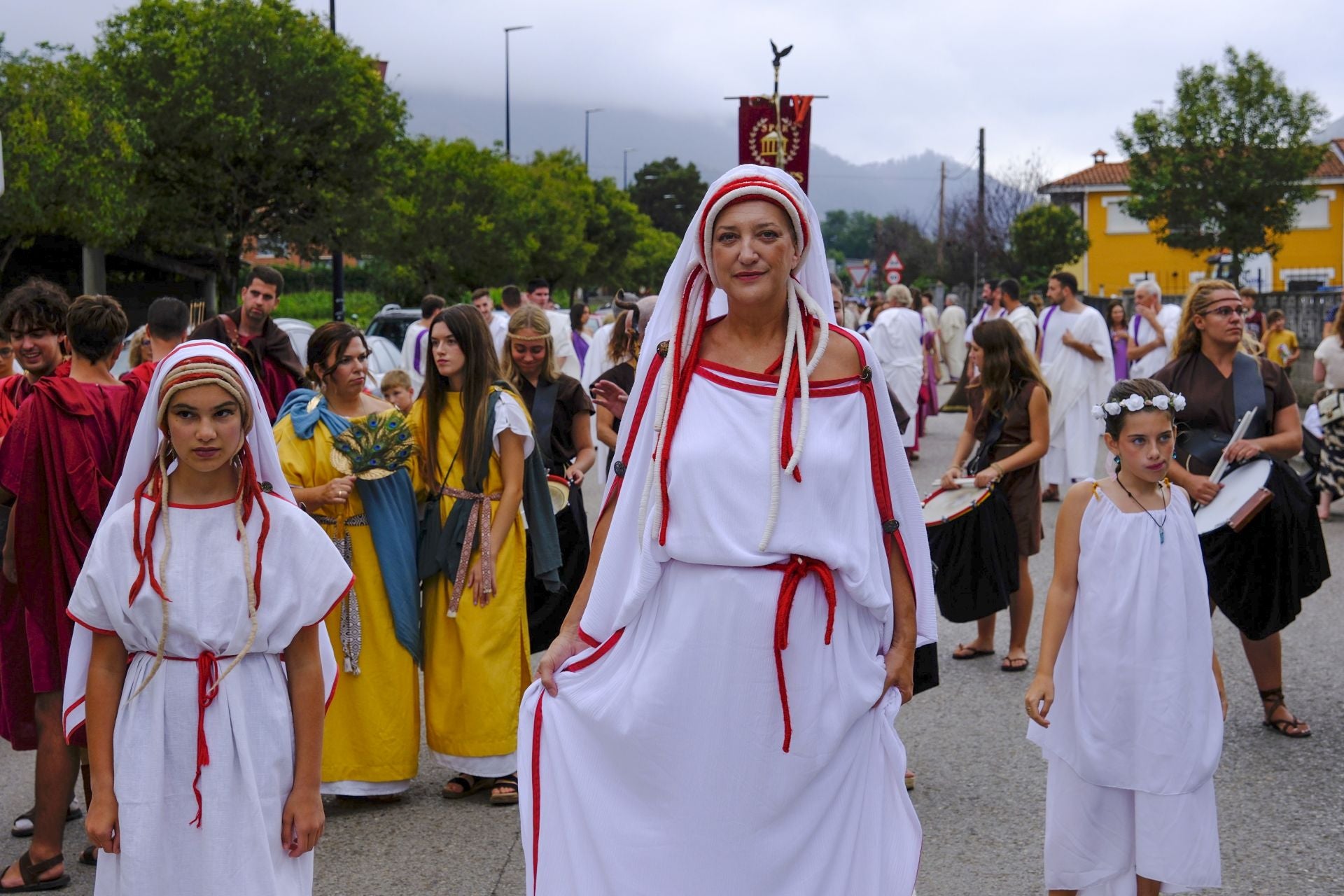 Tres romanas durante el desfile que ha cerrado diez días de fiestas.