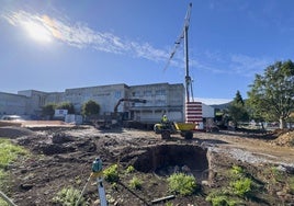 Imagen, ayer, de los trabajos de ampliación en el IES Lope de Vega de Santa María de Cayón.